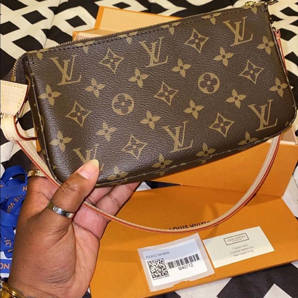 Louis Vuitton Pochette Accessories Monogram